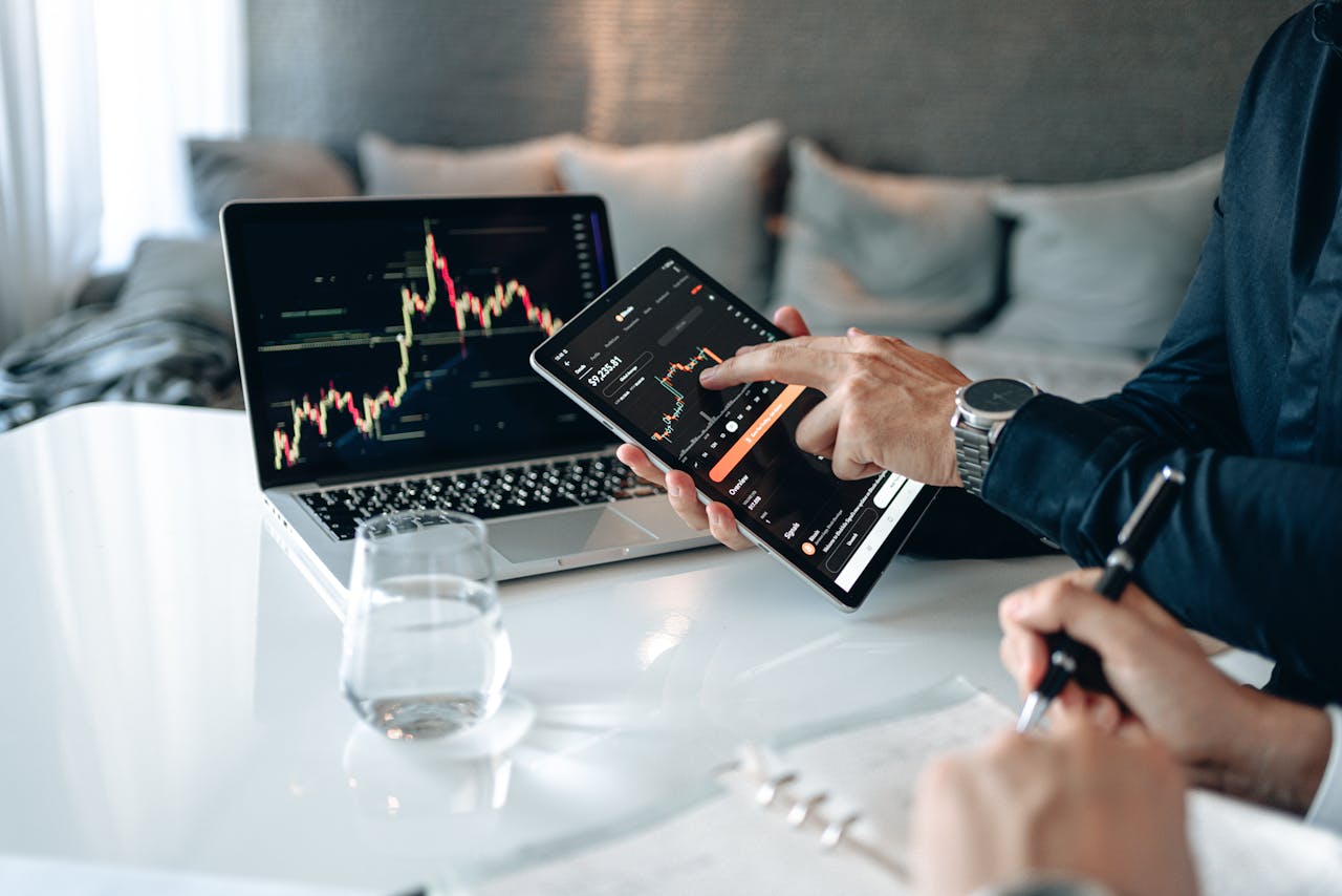 services-03 Professional meeting showing digital marketing on tablet and laptop. Ideal for business concepts.